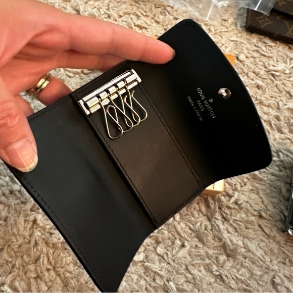 Louis Vuitton Black Mahina Key Holder - Picture 6 of 9